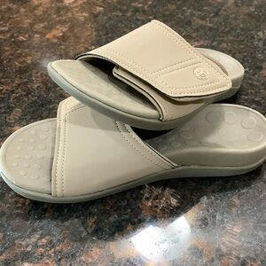 New Vionic slides size 8